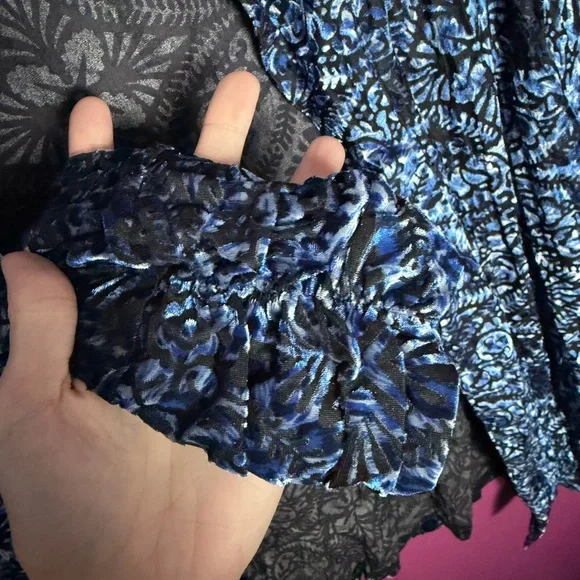 Tanjay Blue and Black Patterned Shirt and Shawl - Picture 5 of 8